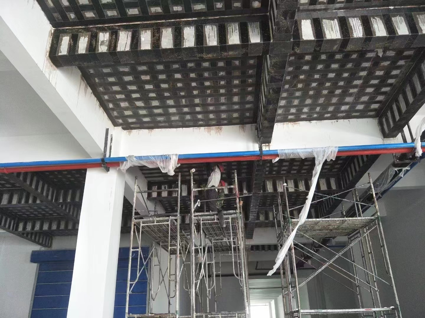 苏州一酒店梁，楼板碳纤维加固施工